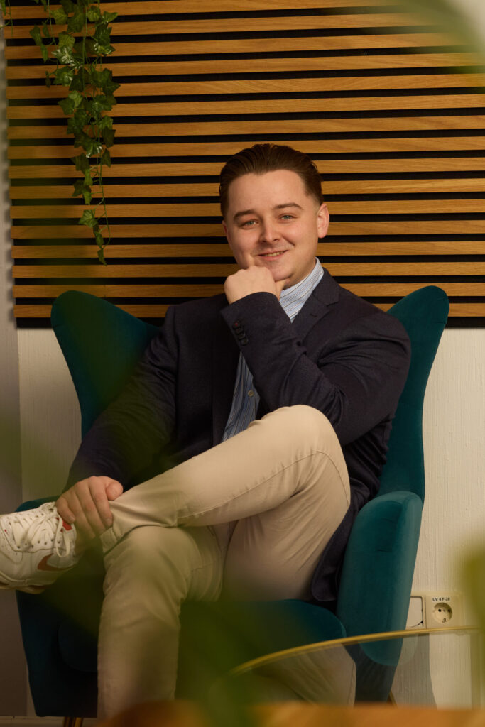 Porträt von Lukas Pischel, Inhaber von LP finance